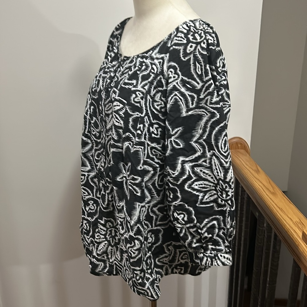 Black and White Linen Blouse